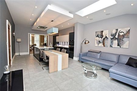 3 bedroom flat to rent - Photo 2