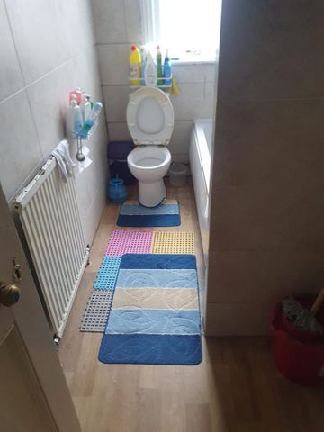 1 bedroom in a flat share to rent - Photo 4