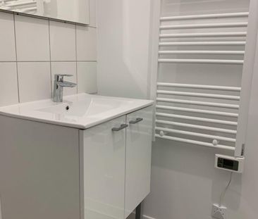 Appartement de type II composé d'un séjour-cuisine, une chambre, sa... - Photo 3