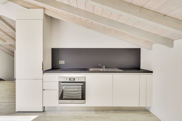 PIACEVOLE MANSARDA RINNOVATA DI 3.5 LOCALI - Foto 1