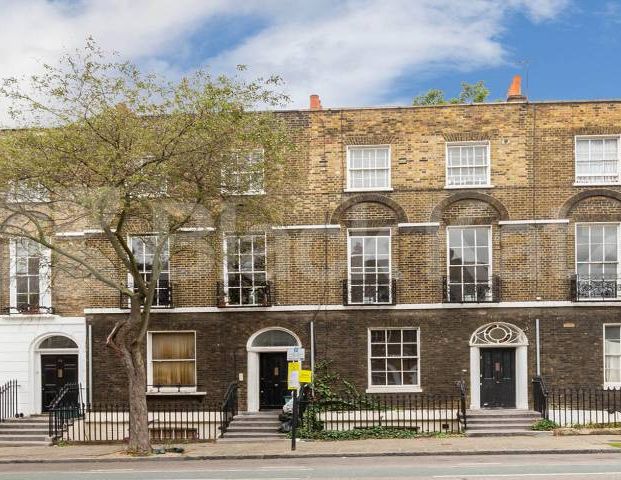 Spacious two double bedroom lounge converted set within a period conversion - Photo 1