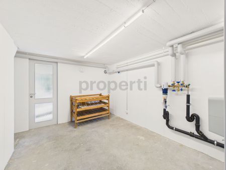 Newly renovated 3.5-room duplex apartment with ideal connections in Wünnewil-Flamatt - Photo 4