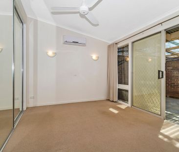 Large 3 Bedroom Family Home with Stunning Views - Photo 5