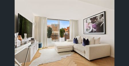 Split-Level Two Bedroom Apartment in Elizabeth Bay - Photo 2