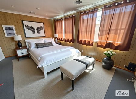 Beautifully Updated Home Close to All Essentials - Photo 2