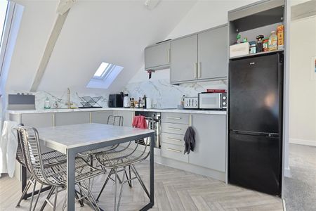 2 bedroom Student Flat to rent in Ridley Place, Newcastle Upon Tyne - Photo 3