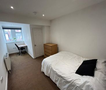 Headingley Avenue, Leeds, LS6 - Photo 1