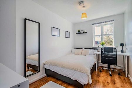 6 bedroom house to rent - Photo 2