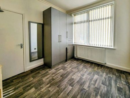 3 bedroom end of terrace house to rent - Photo 3