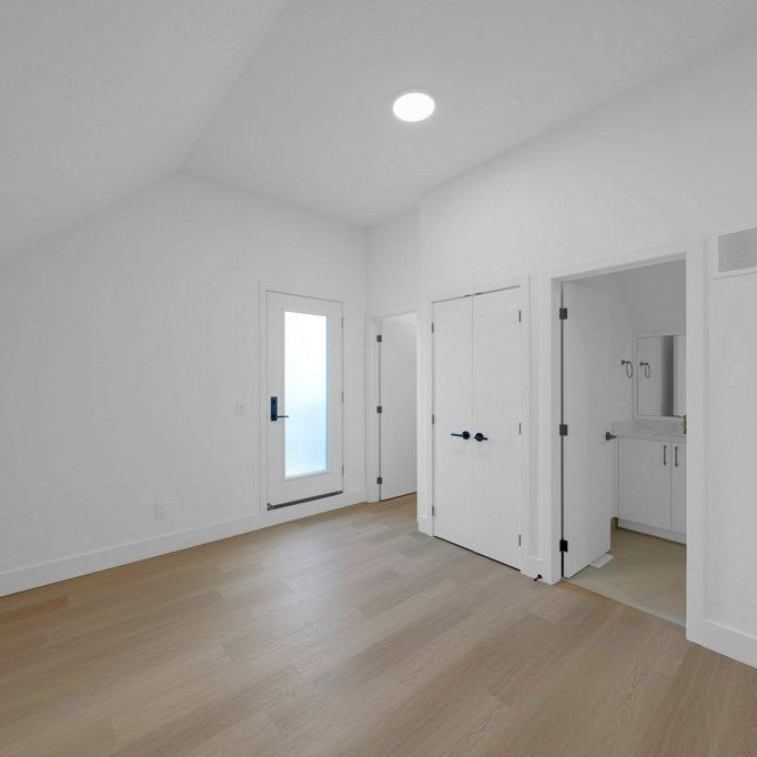 For Lease - 502 Atlas Avenue Unit# C, Toronto, Ontario - Photo 1