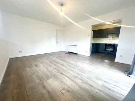 Admiral Court, Stern Close, Barking, ... - Photo 2