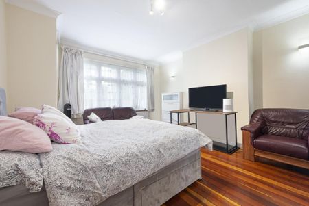 4 bedroom semi-detached house to rent - Photo 3