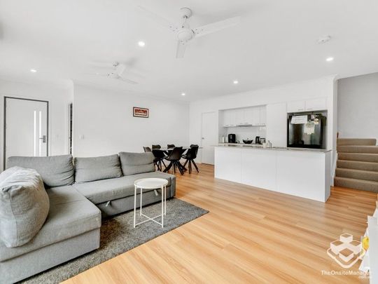 New Modern Townhouse with Double Garage - Photo 1