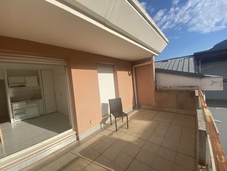 Location Appartement 1 pièce 21m² NICE 06300 - Photo 2