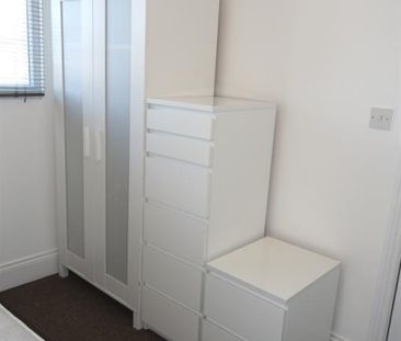 6 bedroom House To Let - Photo 1