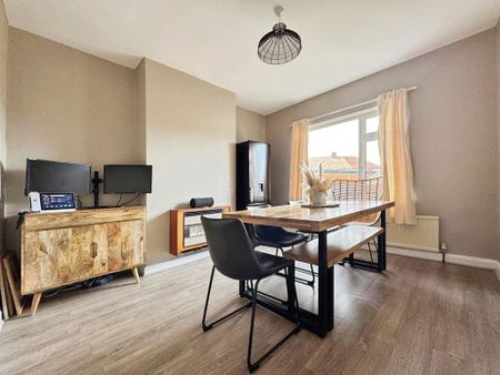 3 bedroom semi-detached house to rent - Photo 2