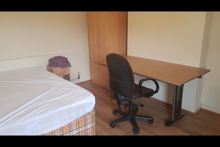 Room in a Shared Flat, Lower Broughton Road, M7 - Photo 3