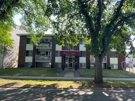 Princeton Manor - Photo 2