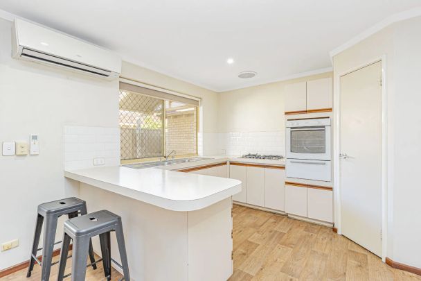 2/60 Robert Street, - Photo 1
