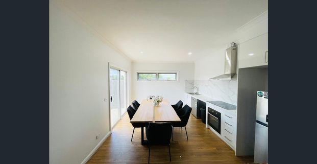 Private Ensuite Room with Courtyard - All Bills & Internet Included | From $325/week - Photo 1