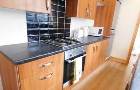 2 bedroom terraced house to rent - Photo 4