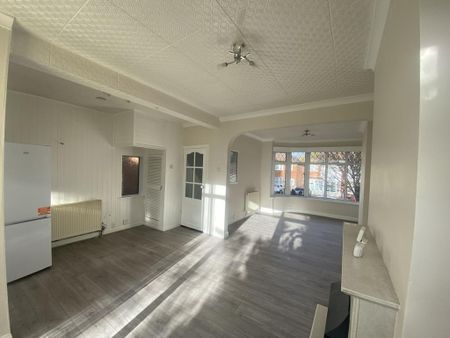 3 bedroom semi-detached house to rent - Photo 3