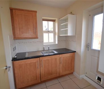 4 bedroom end of terrace house to rent - Photo 2