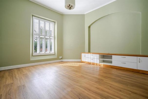 4 bedroom end of terrace house to rent - Photo 1