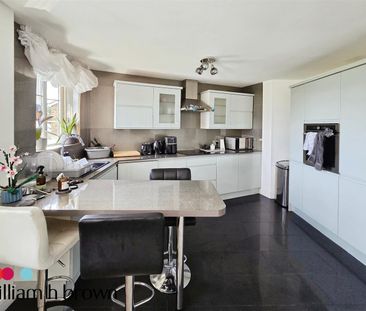 Carew Close, Grays, Chafford Hundred - Photo 5