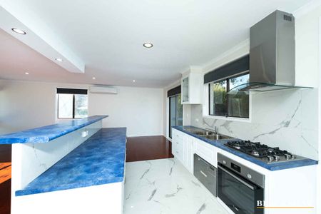 Renovated three bedroom home - Photo 4