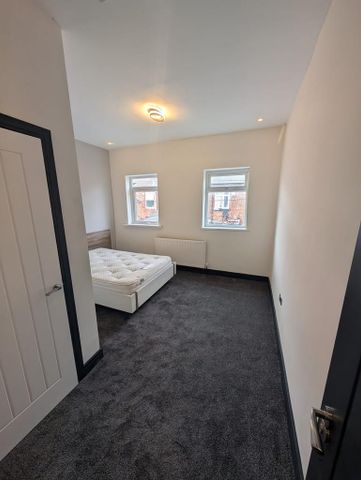 4 bedroom terraced house to rent - Photo 5