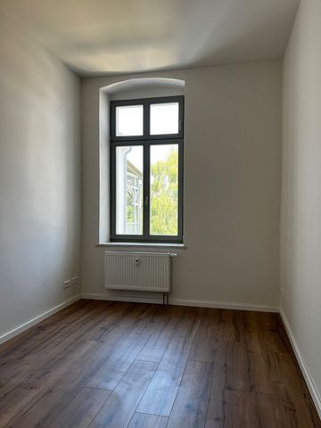 ERSTBEZUG - großzügige 4-Raum Altbauwohnung mit Veranda - Photo 2