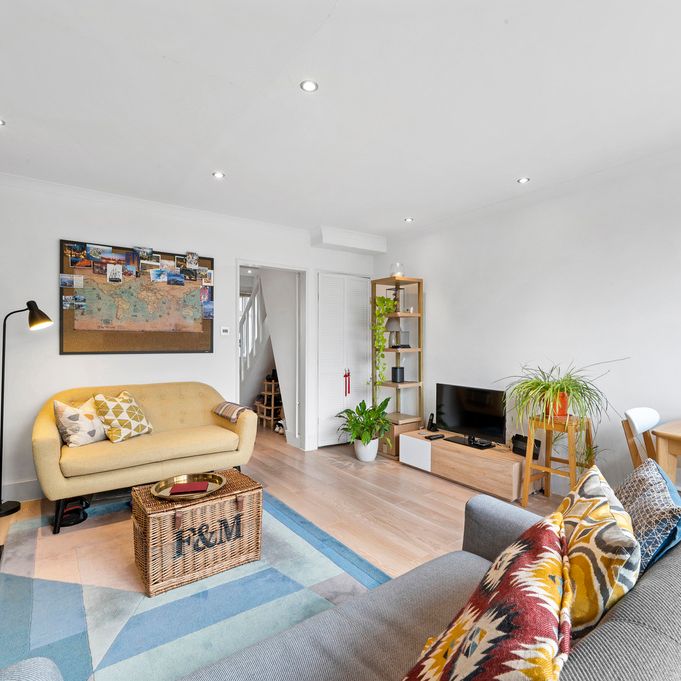 Heathfield Court, SW18, London - Photo 1