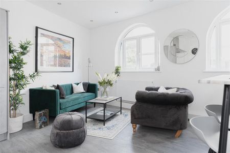 2 bedroom semi-detached house to rent - Photo 2