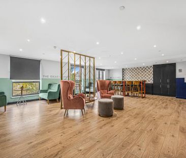 3 bedroom flat to rent - Photo 2