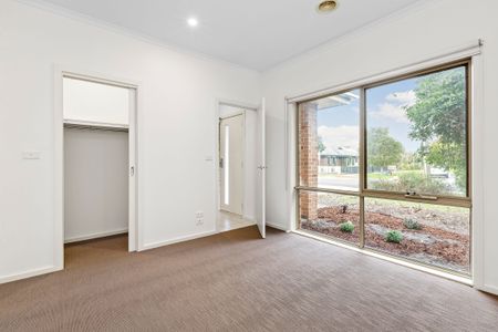 Discover Comfort and Convenience in Frankston - Photo 3