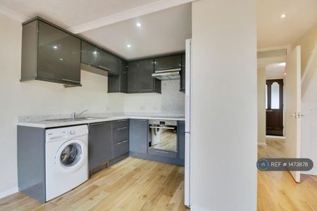 4 bedroom maisonette to rent - Photo 2