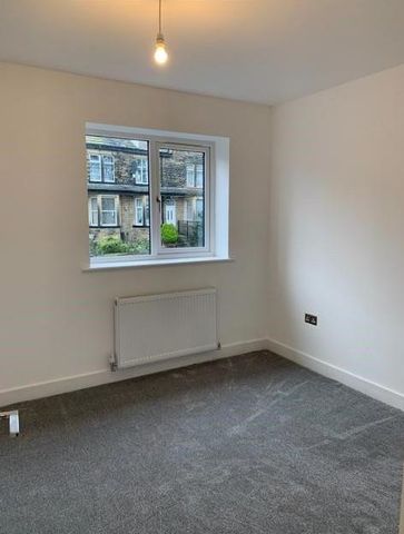 4 bedroom semi-detached house to rent - Photo 2