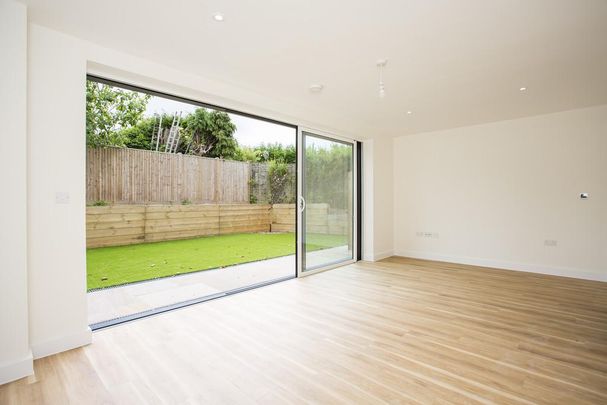 3 bedroom link detached house to rent - Photo 1