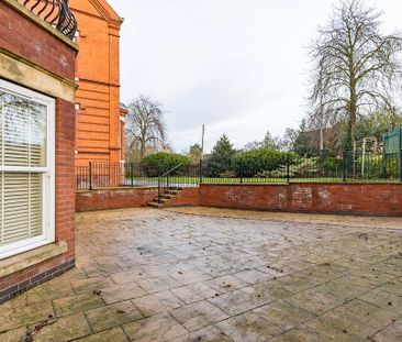 To Let 2 Bed Apartment - Photo 3