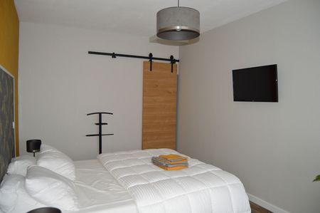A louer charmante maison rénovée avec goût Saumur - Photo 2