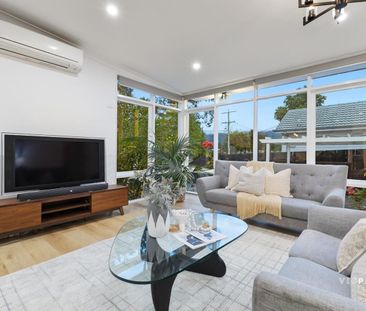 Bright Family Home with large Backyard - Photo 3