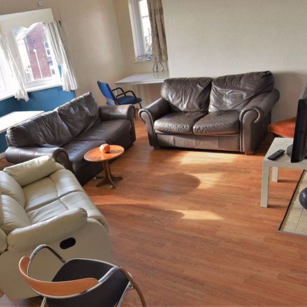 6 bedroom Flat in Bankfield Road, Leeds - Photo 1