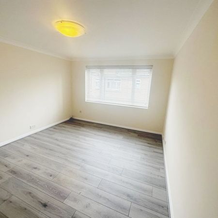 2 Bedroom Flat, The Drive, Hove - Photo 2