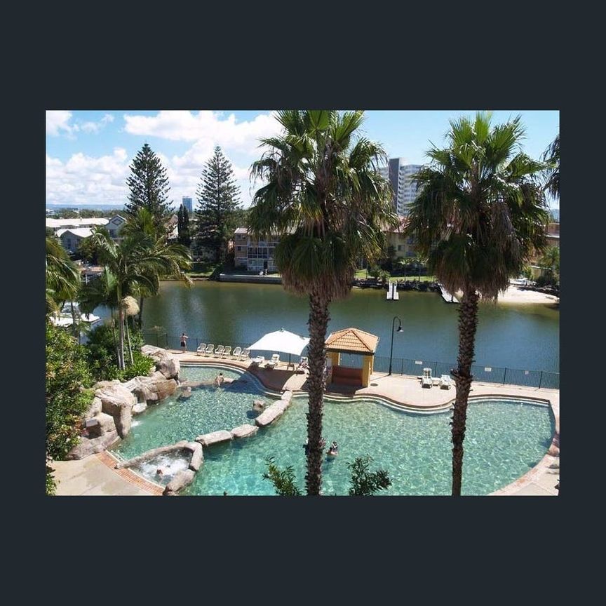 Prime location studio at Paradise Island Resort - Photo 1