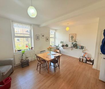 3 bedroom flat to rent - Photo 4