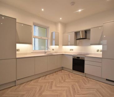 3 bedroom apartment to rent - Photo 4