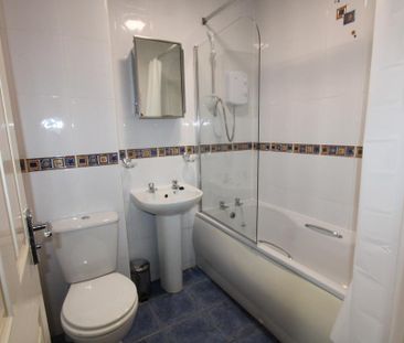 3 bedroom flat to rent - Photo 5