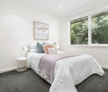 Spacious 2-Bedroom Apartment in Prime Elwood - Photo 6