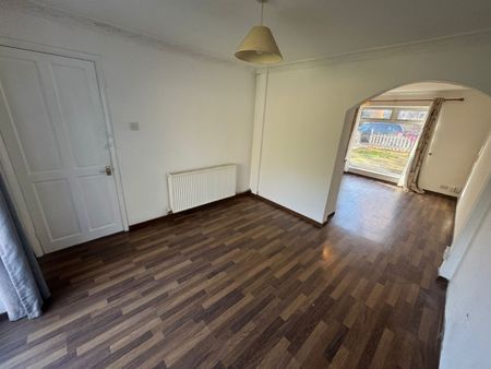 3 bed terraced house to rent in Shephall Way, Stevenage, SG2 - Photo 4